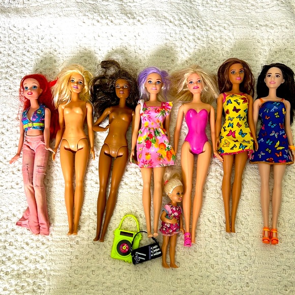Barbie lot - Picture 1 of 5
